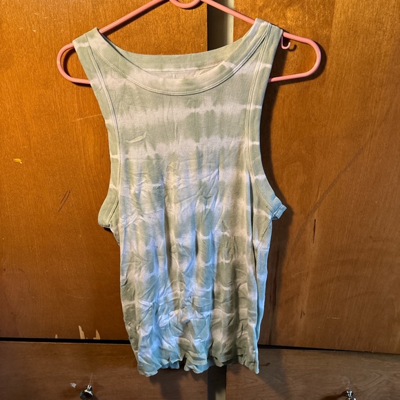 Green&White aerie tank - Picture 1 of 3